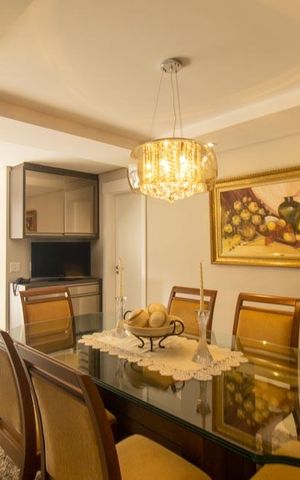 Casa de condomínio à venda com 430m², 6 quartos e 3 vagas Casa de condomínio à venda com 430m², 6 quartos e 3 vagasCozinha