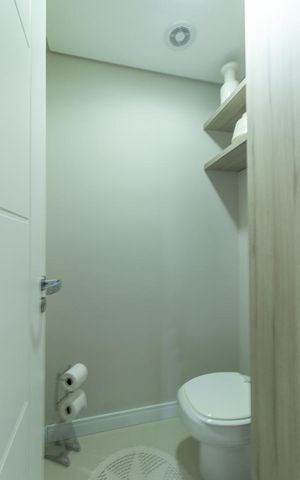 Casa de condomínio à venda com 430m², 6 quartos e 3 vagas Casa de condomínio à venda com 430m², 6 quartos e 3 vagasLavabo