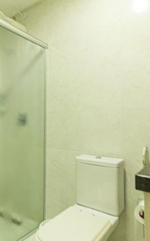 Casa de condomínio à venda com 430m², 6 quartos e 3 vagas Casa de condomínio à venda com 430m², 6 quartos e 3 vagasBanheiro da Suíte 5