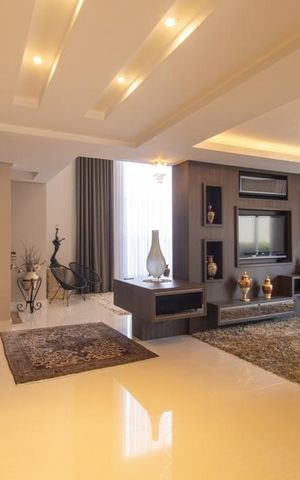 Casa de condomínio à venda com 430m², 6 quartos e 3 vagas Casa de condomínio à venda com 430m², 6 quartos e 3 vagasSala
