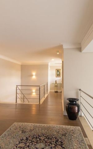 Casa de condomínio à venda com 430m², 6 quartos e 3 vagas Casa de condomínio à venda com 430m², 6 quartos e 3 vagasSala 2
