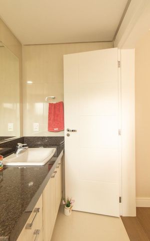 Casa de condomínio à venda com 430m², 6 quartos e 3 vagas Casa de condomínio à venda com 430m², 6 quartos e 3 vagasBanheiro da Suíte 2