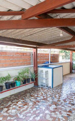 Casa à venda com 272m², 3 quartos e 2 vagasSacada