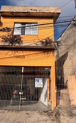 Casa à venda com 140m², 1 quarto e 2 vagas Casa à venda com 140m², 1 quarto e 2 vagasFachada