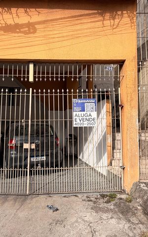 Casa à venda com 140m², 1 quarto e 2 vagas Casa à venda com 140m², 1 quarto e 2 vagasFachada