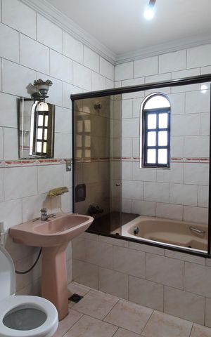Casa à venda com 233m², 4 quartos e 2 vagas Casa à venda com 233m², 4 quartos e 2 vagasBanheiro do Quarto 1