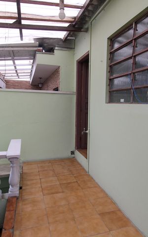Casa à venda com 233m², 4 quartos e 2 vagas Casa à venda com 233m², 4 quartos e 2 vagasQuintal
