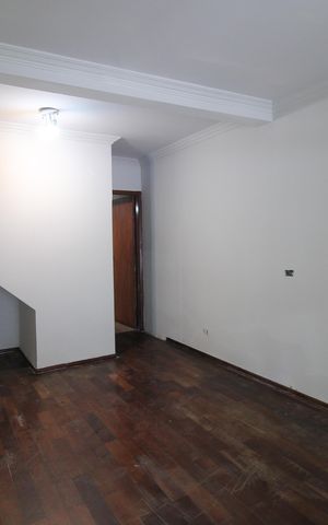 Casa à venda com 233m², 4 quartos e 2 vagas Casa à venda com 233m², 4 quartos e 2 vagasSala