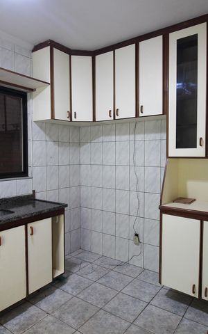 Casa à venda com 233m², 4 quartos e 2 vagas Casa à venda com 233m², 4 quartos e 2 vagasCozinha