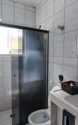 Casa à venda com 233m², 4 quartos e 2 vagas Casa à venda com 233m², 4 quartos e 2 vagasBanheiro