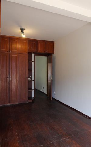 Casa à venda com 233m², 4 quartos e 2 vagas Casa à venda com 233m², 4 quartos e 2 vagasQuarto 1