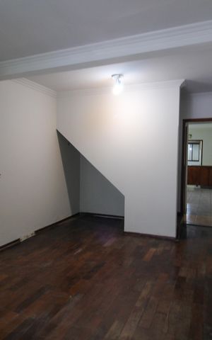 Casa à venda com 233m², 4 quartos e 2 vagas Casa à venda com 233m², 4 quartos e 2 vagasSala