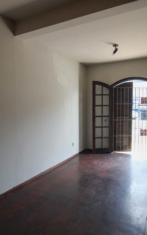 Casa à venda com 233m², 4 quartos e 2 vagas Casa à venda com 233m², 4 quartos e 2 vagasQuarto 1