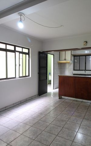 Casa à venda com 233m², 4 quartos e 2 vagas Casa à venda com 233m², 4 quartos e 2 vagasSala de Jantar