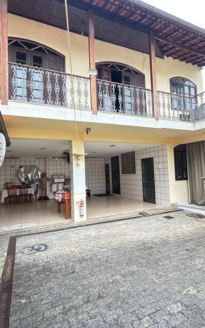 Casa à venda com 493m², 6 quartos e 8 vagasFachada