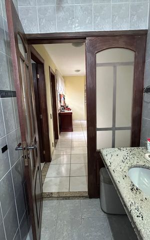 Casa à venda com 493m², 6 quartos e 8 vagasBanheiro Social 1