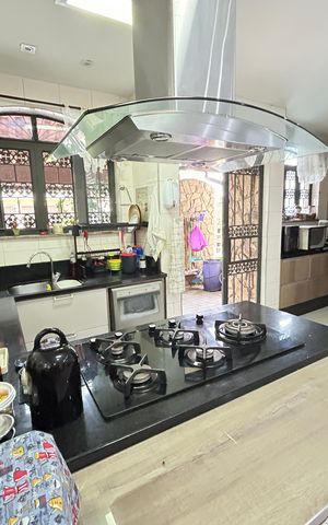 Casa à venda com 493m², 6 quartos e 8 vagasCozinha