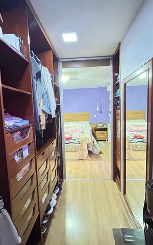 Casa à venda com 493m², 6 quartos e 8 vagasCloset da Suíte 2