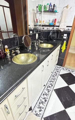 Casa à venda com 493m², 6 quartos e 8 vagasBanheiro da Suíte 2