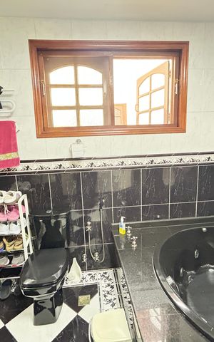 Casa à venda com 493m², 6 quartos e 8 vagasBanheiro da Suíte 2