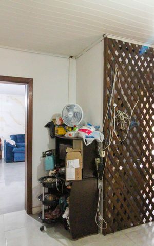 Casa à venda com 300m², 2 quartos e 3 vagas Casa à venda com 300m², 2 quartos e 3 vagasFundos