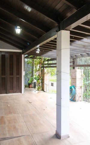 Casa à venda com 300m², 2 quartos e 3 vagas Casa à venda com 300m², 2 quartos e 3 vagasÁrea externa