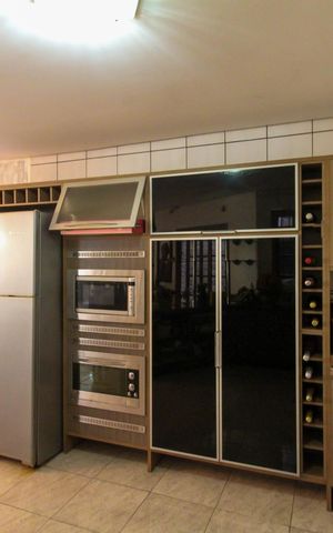 Casa à venda com 300m², 2 quartos e 3 vagas Casa à venda com 300m², 2 quartos e 3 vagasSala/Cozinha