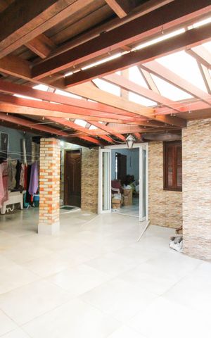 Casa à venda com 300m², 2 quartos e 3 vagas Casa à venda com 300m², 2 quartos e 3 vagasÁrea externa