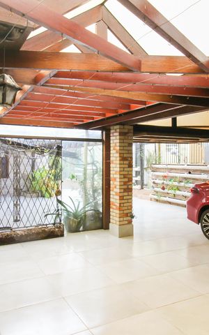 Casa à venda com 300m², 2 quartos e 3 vagas Casa à venda com 300m², 2 quartos e 3 vagasÁrea externa