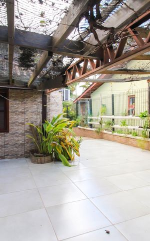 Casa à venda com 300m², 2 quartos e 3 vagas Casa à venda com 300m², 2 quartos e 3 vagasÁrea externa