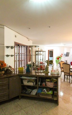 Casa à venda com 300m², 2 quartos e 3 vagas Casa à venda com 300m², 2 quartos e 3 vagasSala/Cozinha