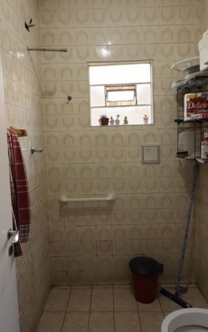 Casa à venda com 186m², 4 quartos e 2 vagasBanheiro 3