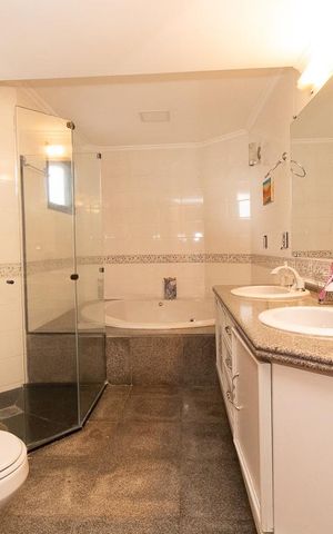 Apartamento à venda com 614m², 5 quartos e 4 vagas Apartamento à venda com 614m², 5 quartos e 4 vagasBanheiro da Suíte 4