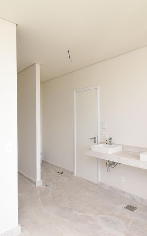 Apartamento à venda com 406m², 4 quartos e 4 vagasBanheiro da Suíte 2
