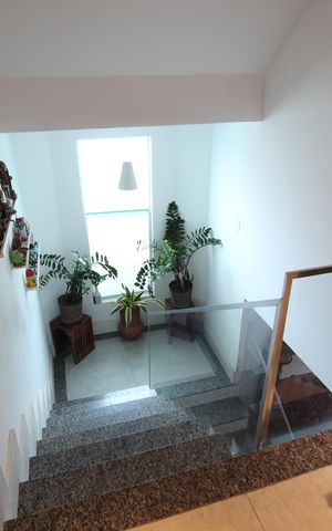 Casa à venda com 360m², 4 quartos e 2 vagasEscada