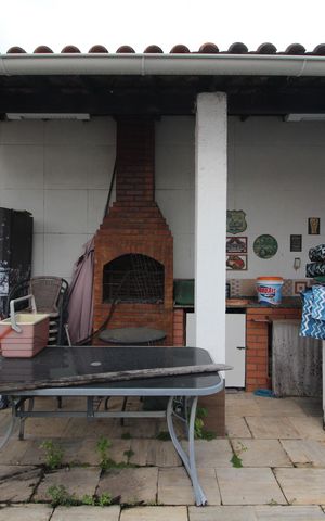 Casa à venda com 360m², 4 quartos e 2 vagasChurrasqueira