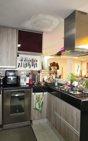 Casa à venda com 360m², 4 quartos e 2 vagasCozinha