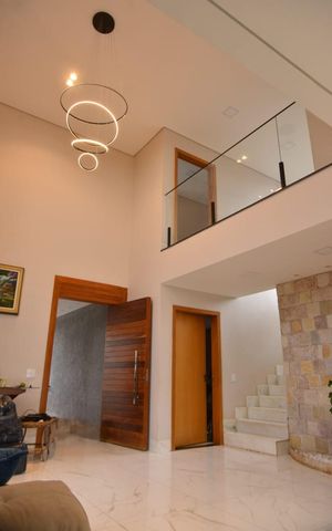 Casa à venda com 462m², 5 quartos e 4 vagas Casa à venda com 462m², 5 quartos e 4 vagasSala