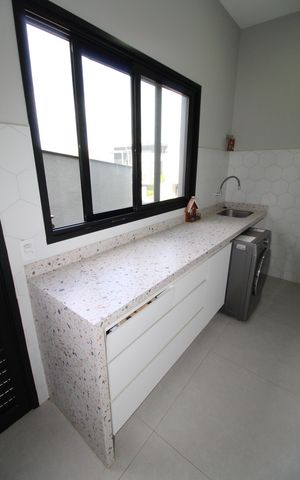 Casa de condomínio para alugar com 376m², 5 quartos e 4 vagasÁrea de Serviço