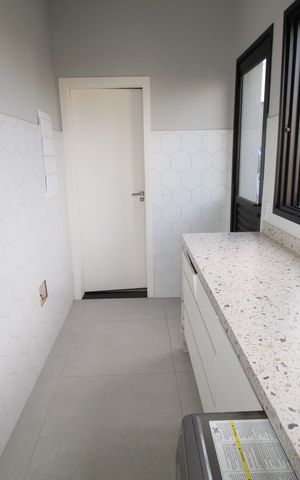 Casa de condomínio para alugar com 376m², 5 quartos e 4 vagasÁrea de Serviço
