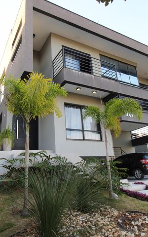 Casa de condomínio para alugar com 376m², 5 quartos e 4 vagasFachada