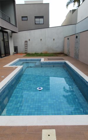 Casa de condomínio para alugar com 376m², 5 quartos e 4 vagasPiscina