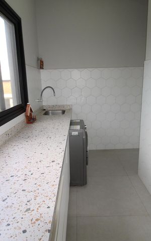 Casa de condomínio para alugar com 376m², 5 quartos e 4 vagasÁrea de Serviço