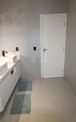Casa de condomínio para alugar com 376m², 5 quartos e 4 vagasBanheiro da Suíte 2