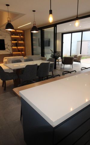 Casa de condomínio para alugar com 376m², 5 quartos e 4 vagasSala