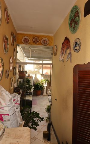 Casa à venda com 300m², 3 quartos e 2 vagasCorredor externo