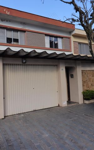 Casa à venda com 300m², 3 quartos e 2 vagasFachada