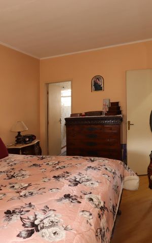 Casa à venda com 300m², 3 quartos e 2 vagasSuíte