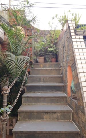 Casa à venda com 300m², 3 quartos e 2 vagasEscada externa