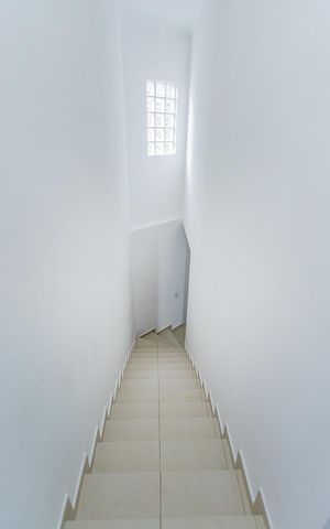 Casa à venda com 91m², 3 quartos e 2 vagasEscada